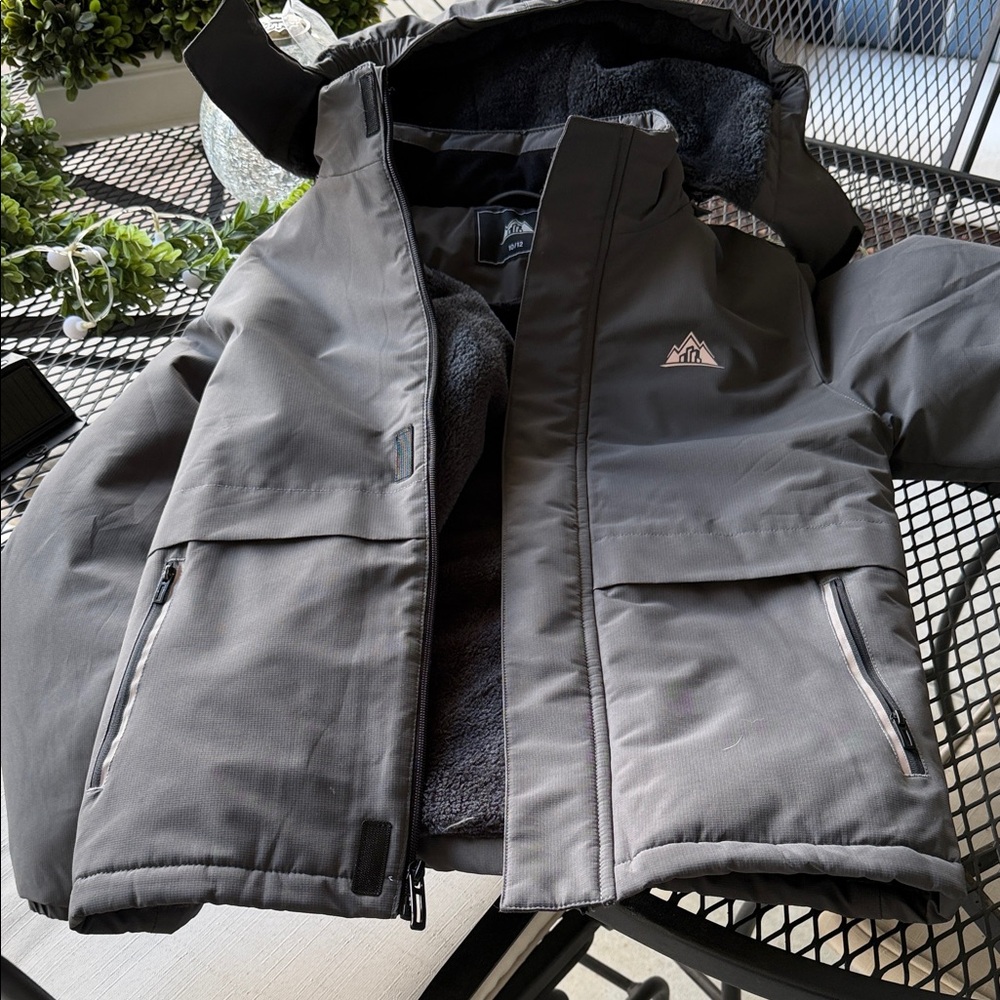 Moerdeng Gray Hooded Jacket